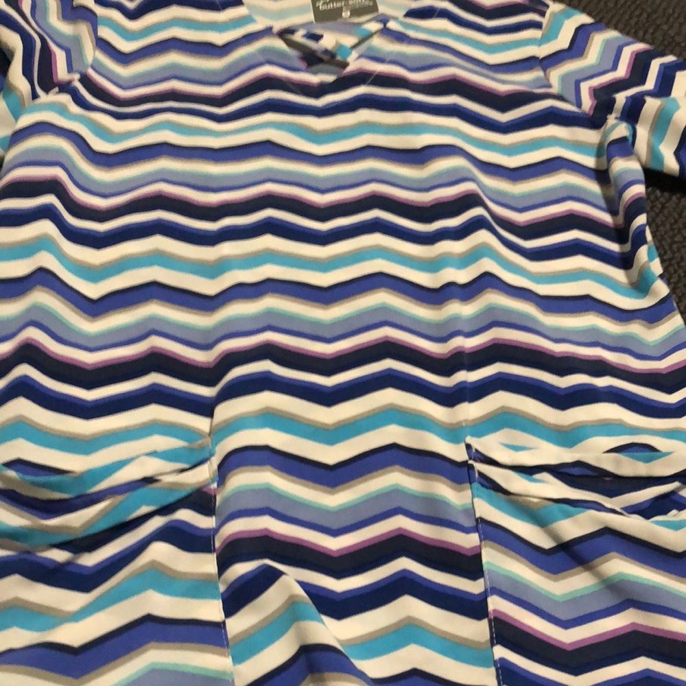 Scrub top - Picture 2 of 3